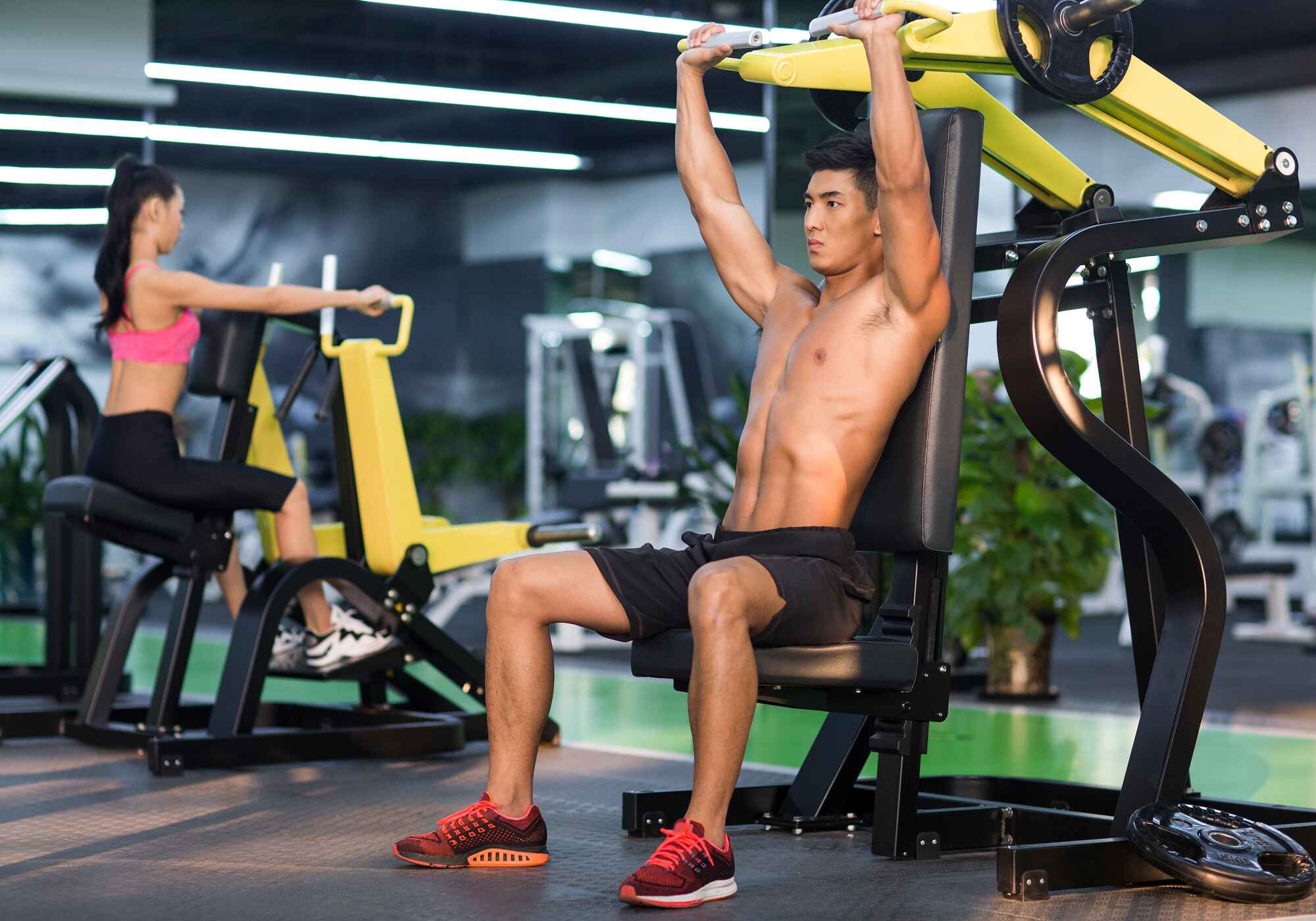 young-man-exercising-at-gym-ALK3EY9.jpg